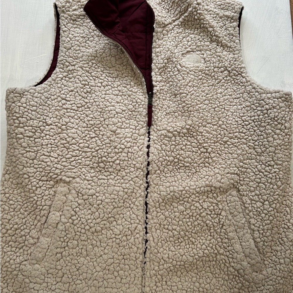 North Face REVERSIBLE Cool Weather Fall Burgundy/Sherpa Vest XL